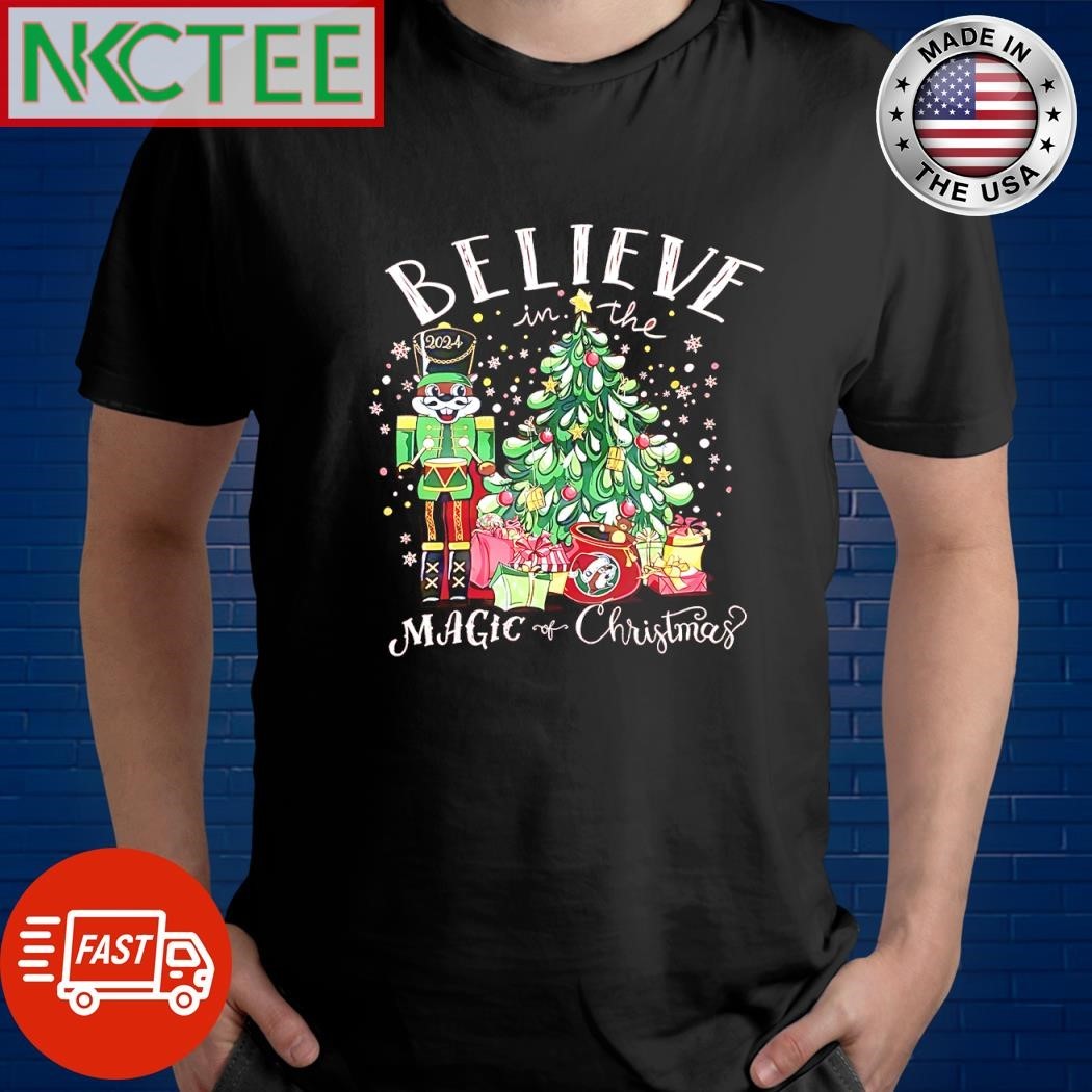 Awesome Believe in the magic of Buc-ee’s Christmas fox snax tree penut shirt