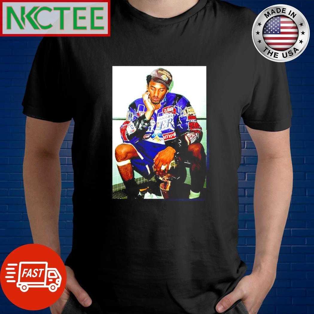 Kobe Bryant sit and hold cup photo shirt