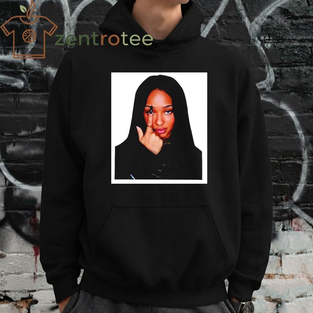 Manon Middle Finger photo tee