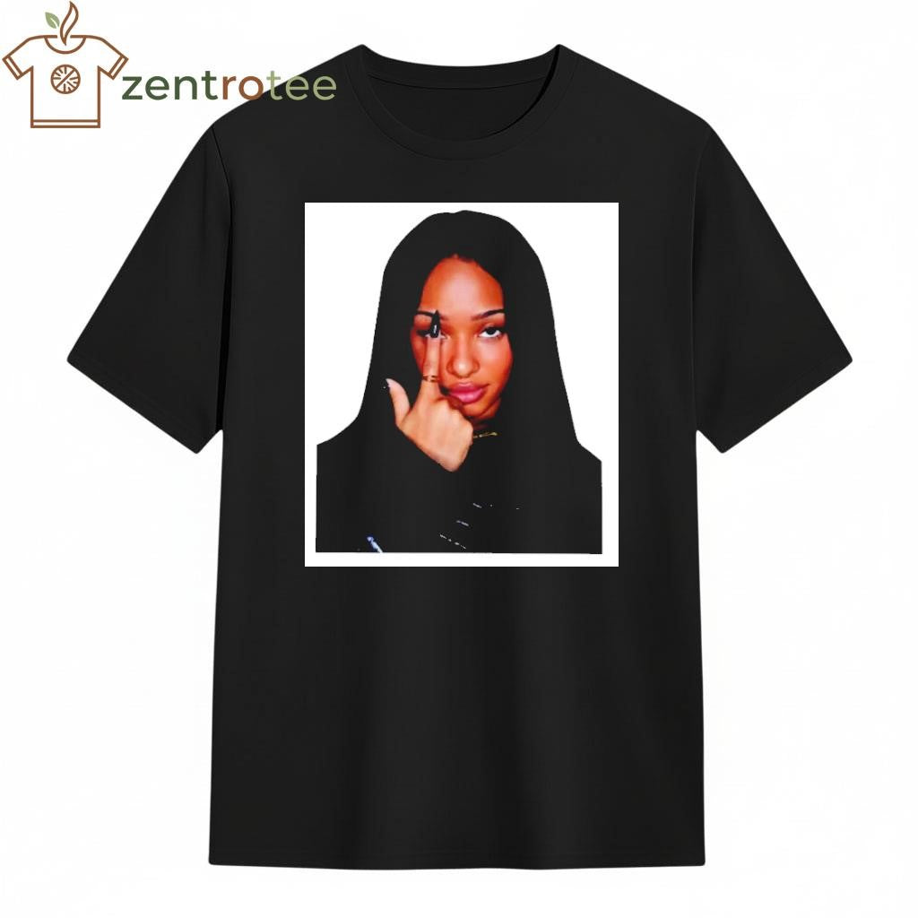 Manon Middle Finger photo tee