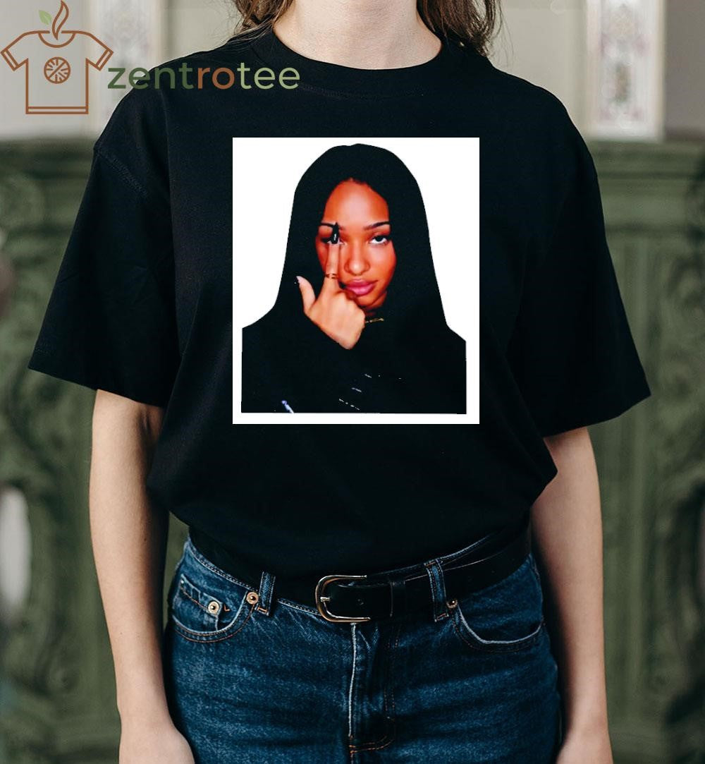 Manon Middle Finger photo tee