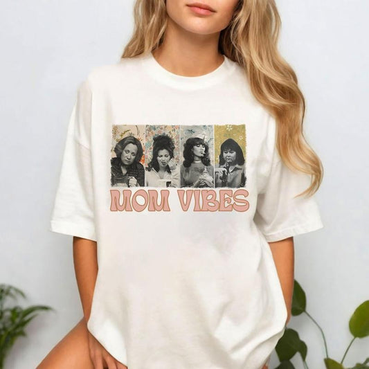 Retro Mom Vibes T-Shirt, Floral Mom Vibes Tee, Mom Life Sweatshirt, Flower Cool Mom Shirt, 90s Mom Vibes Shirt, Mother's Day Gift, Gift For Mama